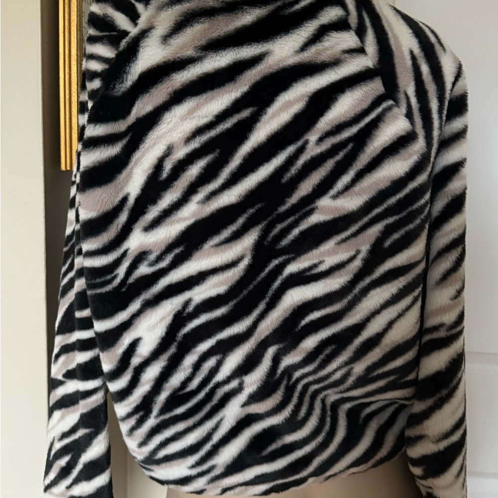 Calvin Klein Performance Zebra Print Fuzzy Half Z… - image 6